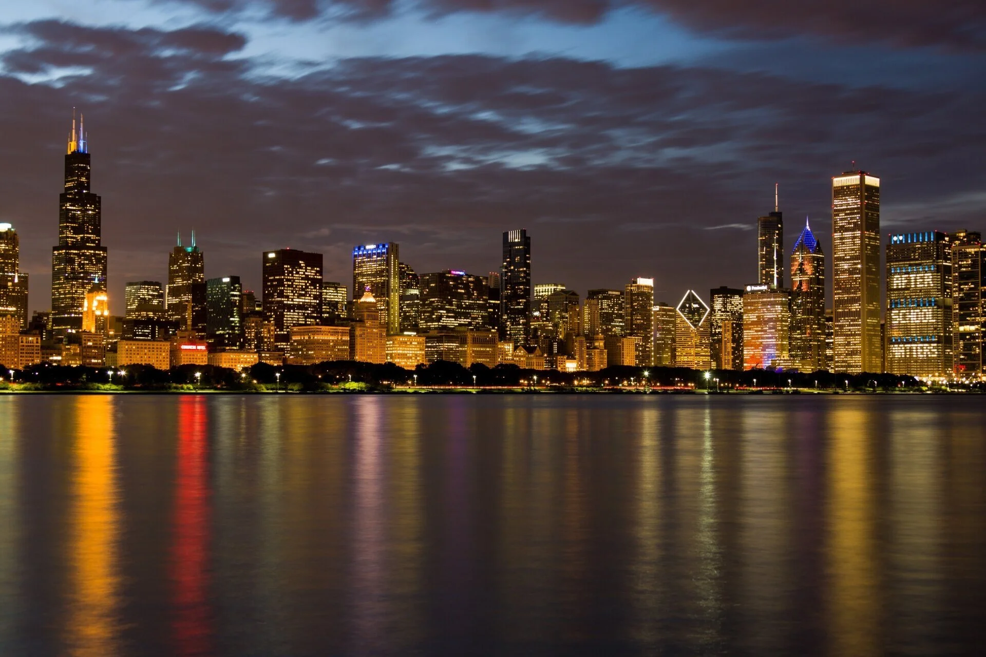 chicago-skyline-at-night+2.jpg
