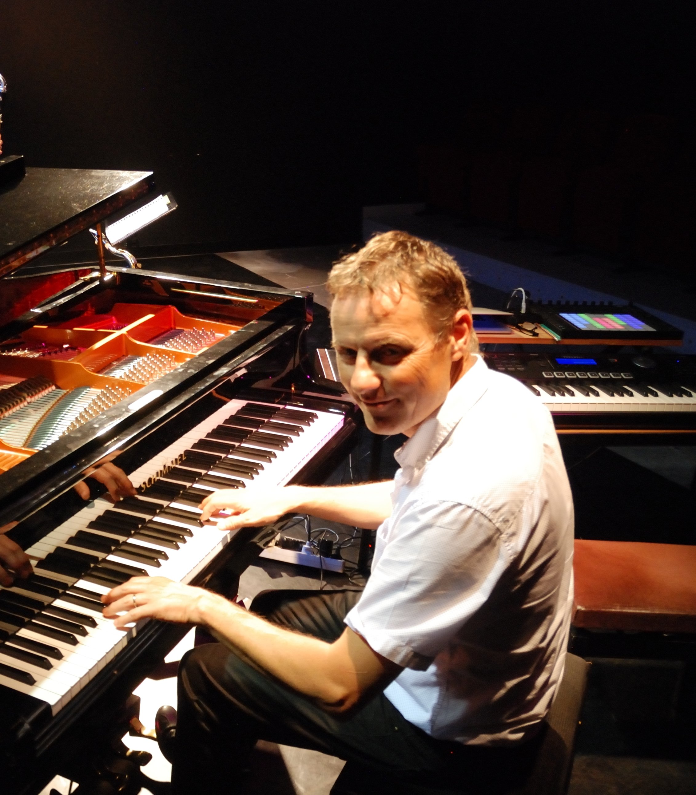 phil piano clavier.jpg