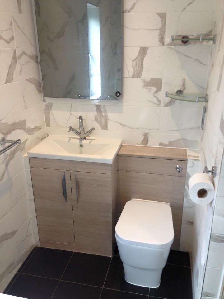 Maximised space in a small bathroom