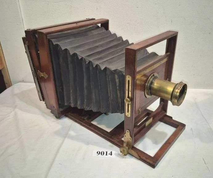 Online Auction of Vintage Cameras. Photographs, & related items