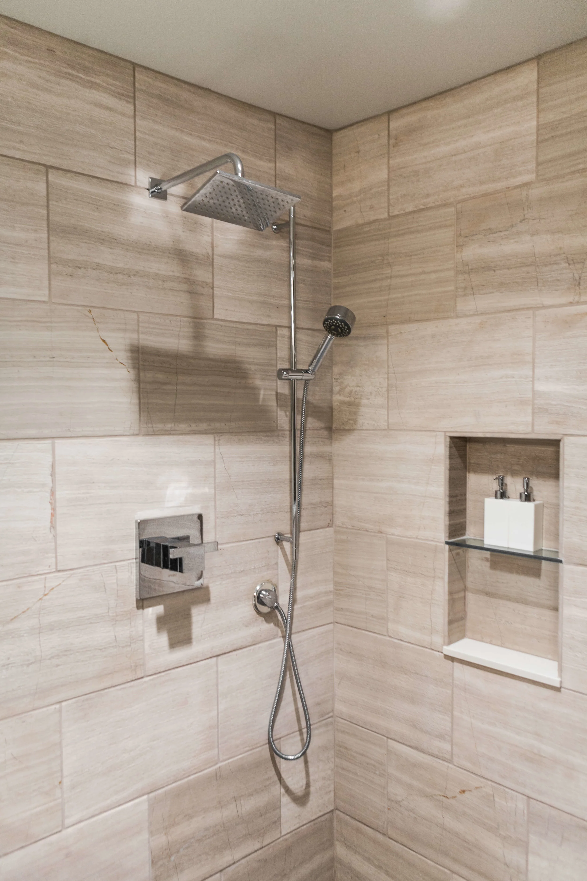 Modern Bathroom-12.jpg