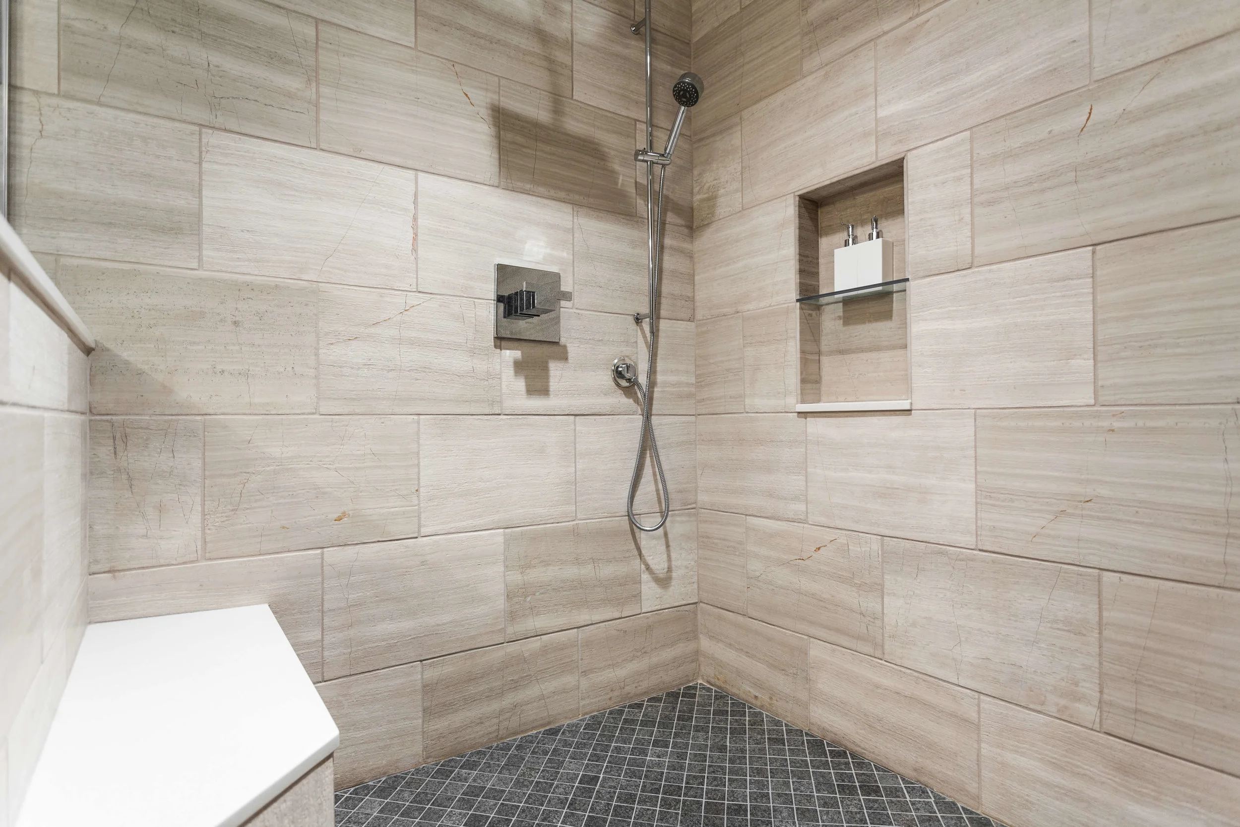 Modern Bathroom-9.jpg