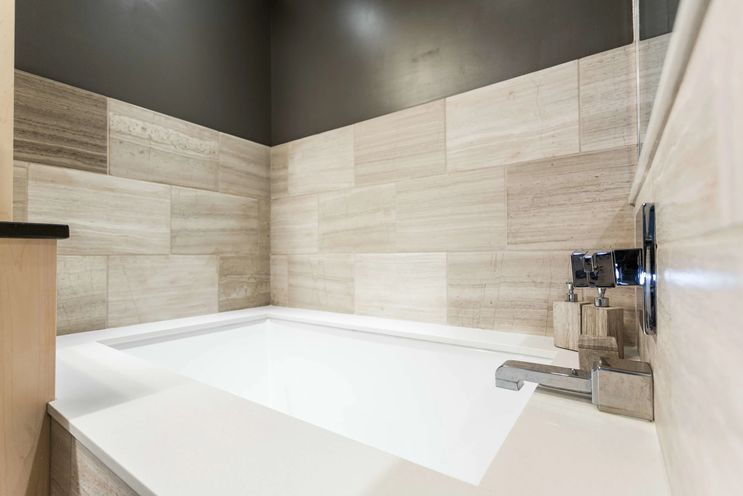 Modern Bathroom-8.jpg