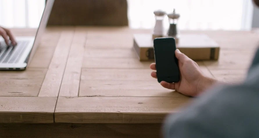 Dad Reflects: Should Kids Have Smartphones at the Dinner Table?