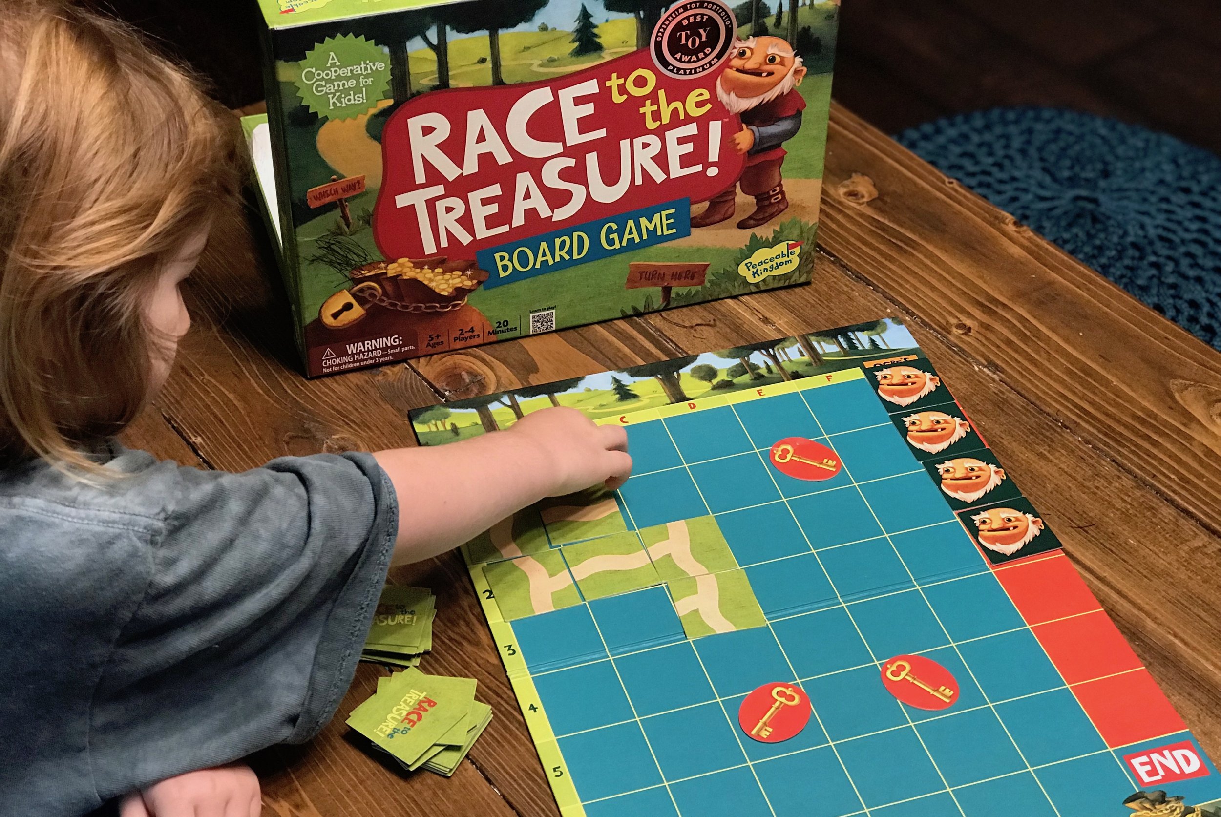 Peaceable Kingdom Race To The Treasure Cooperative Board Game for Kids aged 5+ 