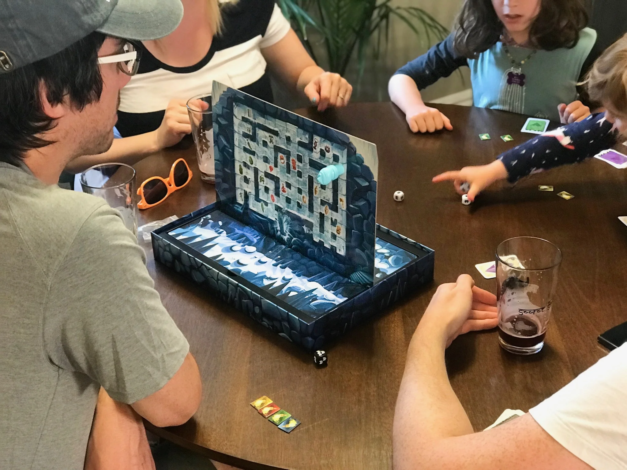 Pyramid of Pengqueen family board game - Brain Games .jpeg