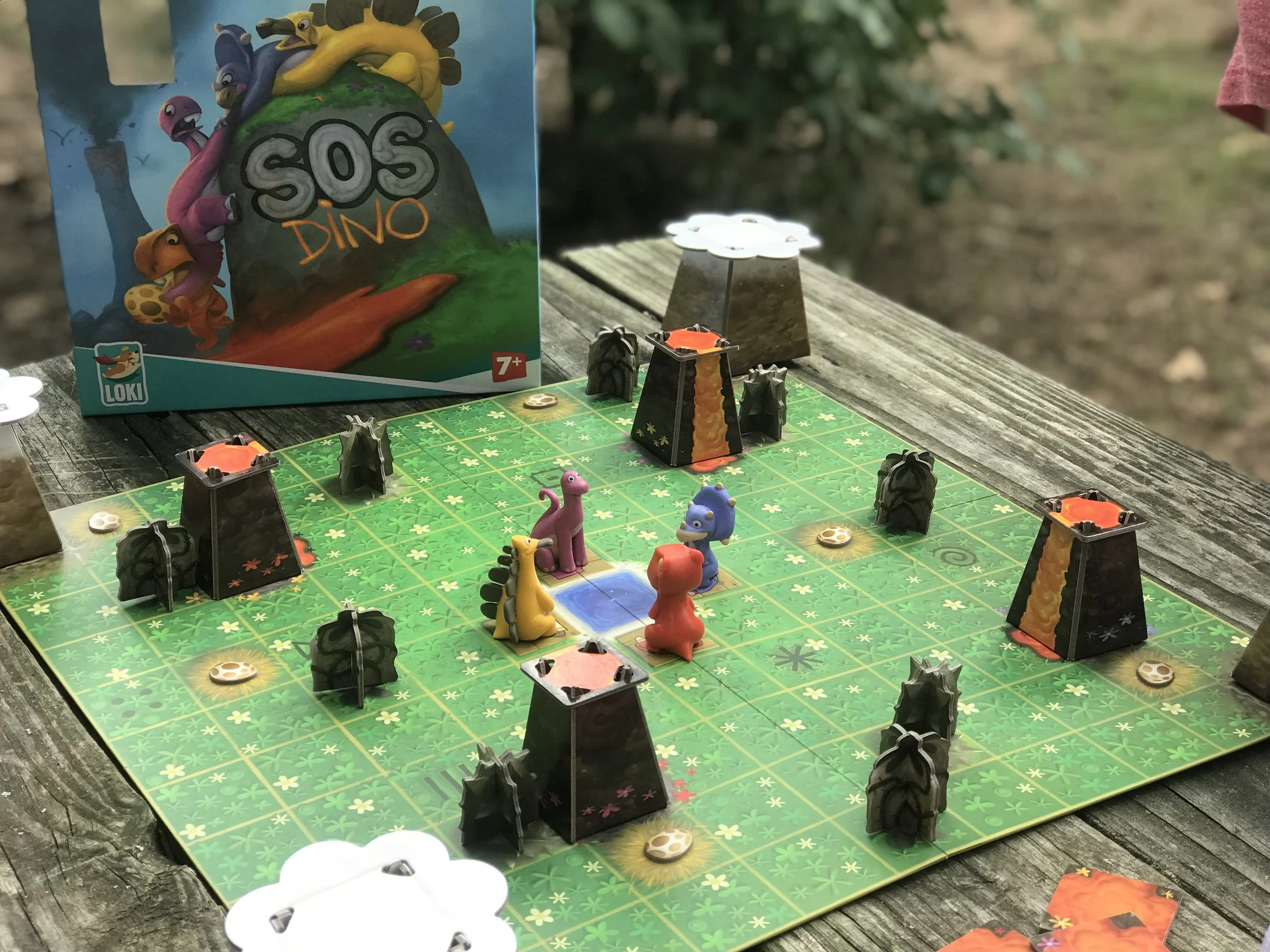 SOS Dino: The Family Board Game for Dinosaur Lovers