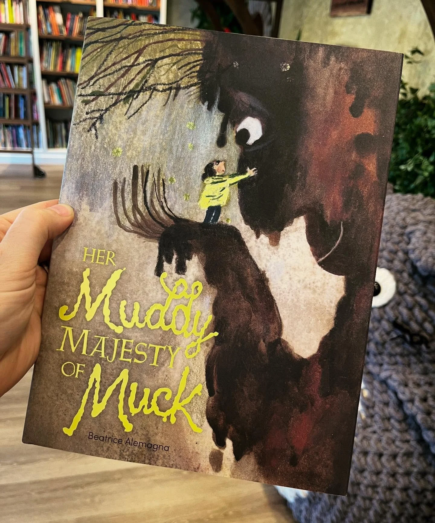 Beatrice Alemagna has done it again. Her Muddy Majesty of Muck is a real winner. Remember it come awards season! 

A muck a muck a muck!