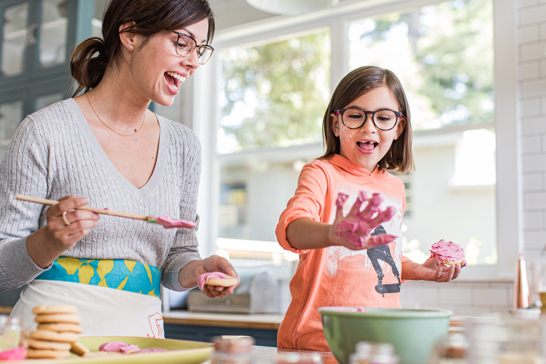 14_SV_MOM_AND_DAUGHTER_BAKING_COOKIES_0324.jpg