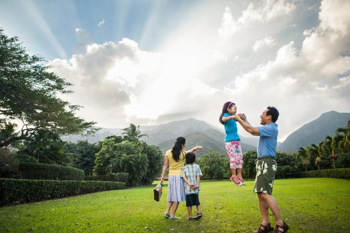 hawaiiasianfamily.JPG
