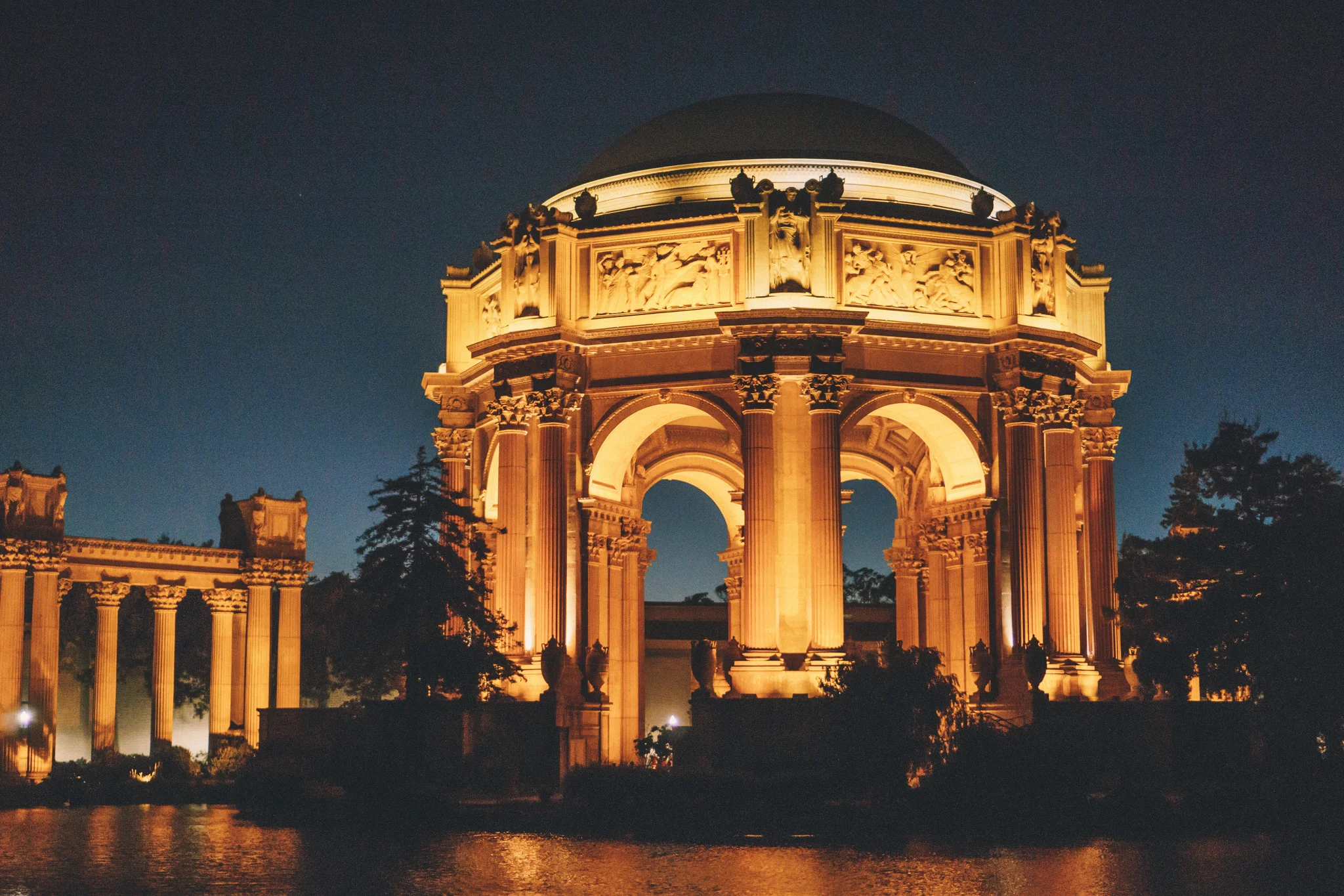Palace of Fine Arts: Helping a Friend Out