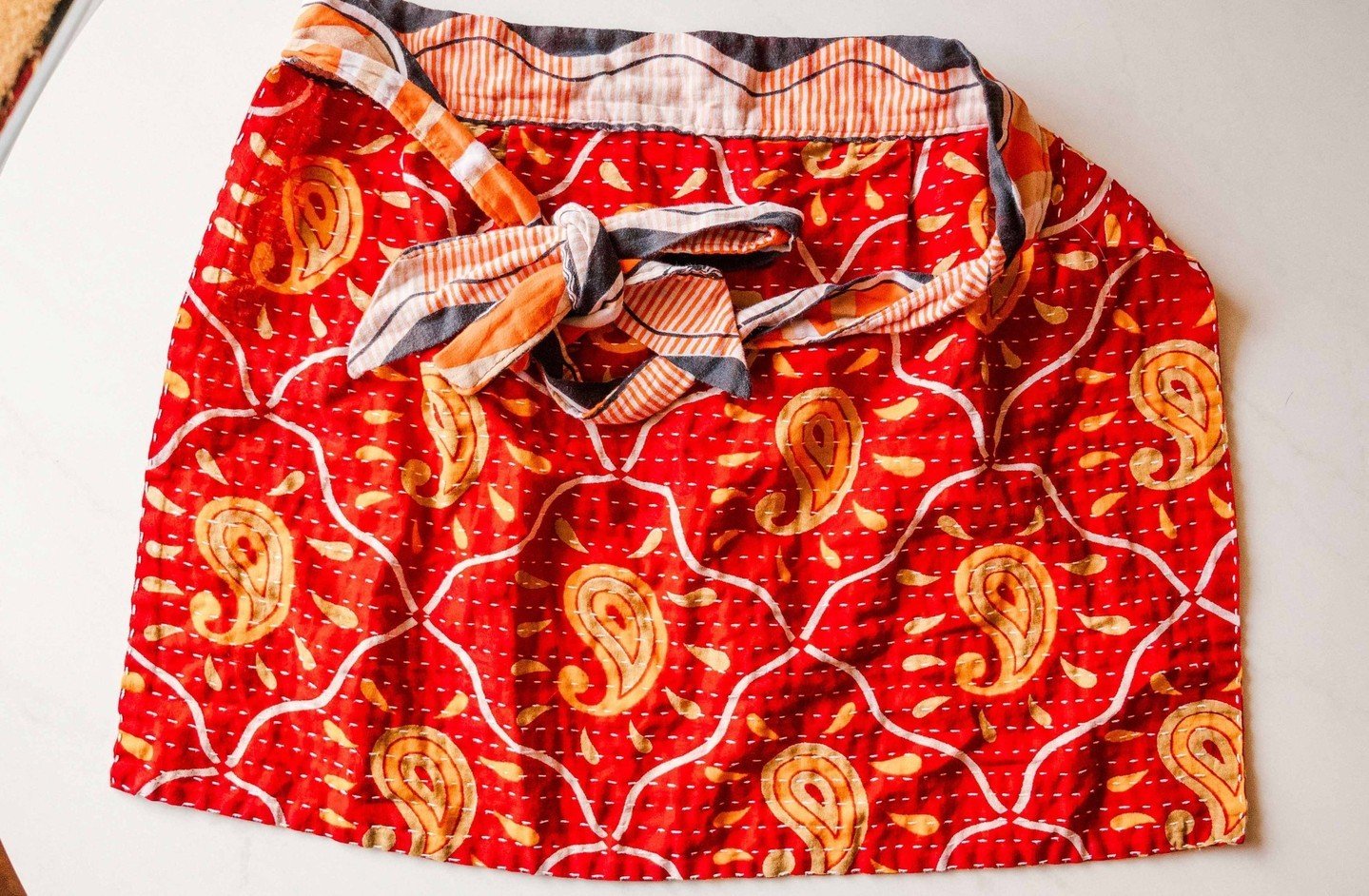 Keep clean while cooking with a clean purchase. We love our fair trade Kantha Aprons!⁠
⁠
⁠
✨Click linkin.bio to shop✨⁠
.⁠
.⁠
.⁠
.⁠
.⁠
.⁠
.⁠
⁠
#fairtrade⁠
#fairtradeproducts⁠
#handmade⁠
#India⁠
#dogood⁠
#EthicallySourcedGoods