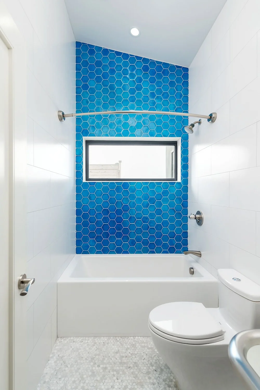 contemporary_architecture_residential_blue_hexagon_tile_shower_upper_noe_house_sf_winder_gibson.1000x0.jpg