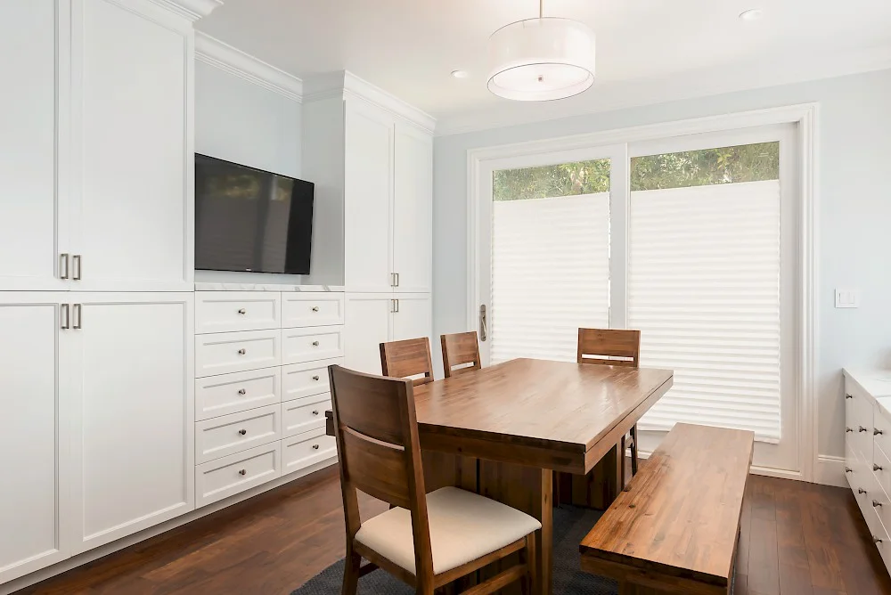 contemporary-architecture-residential-breakfast-table-aptos-street-winder-gibson-design.1000x0.jpg