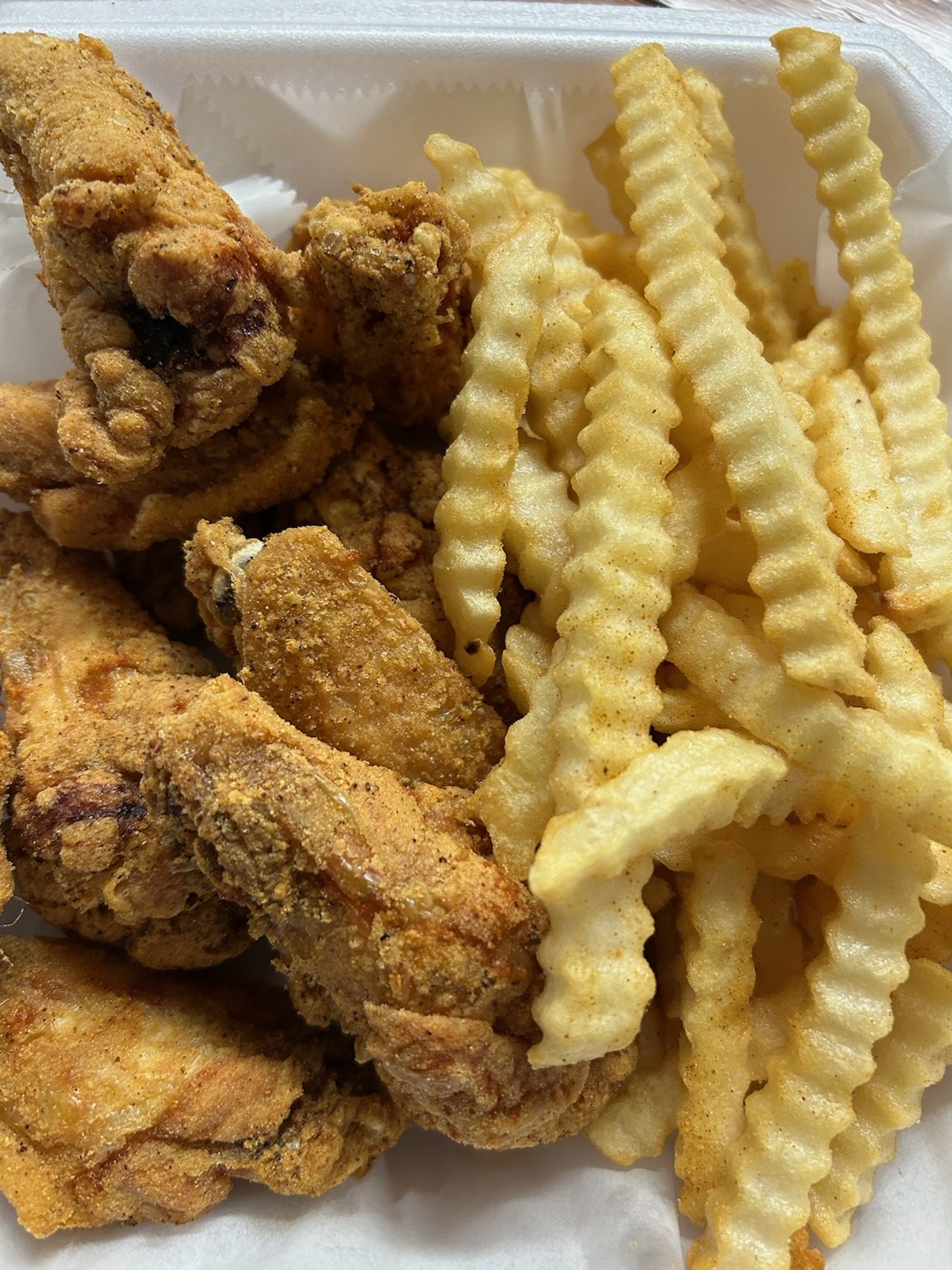   HOUSE SEASONED WINGS W/FRIES  