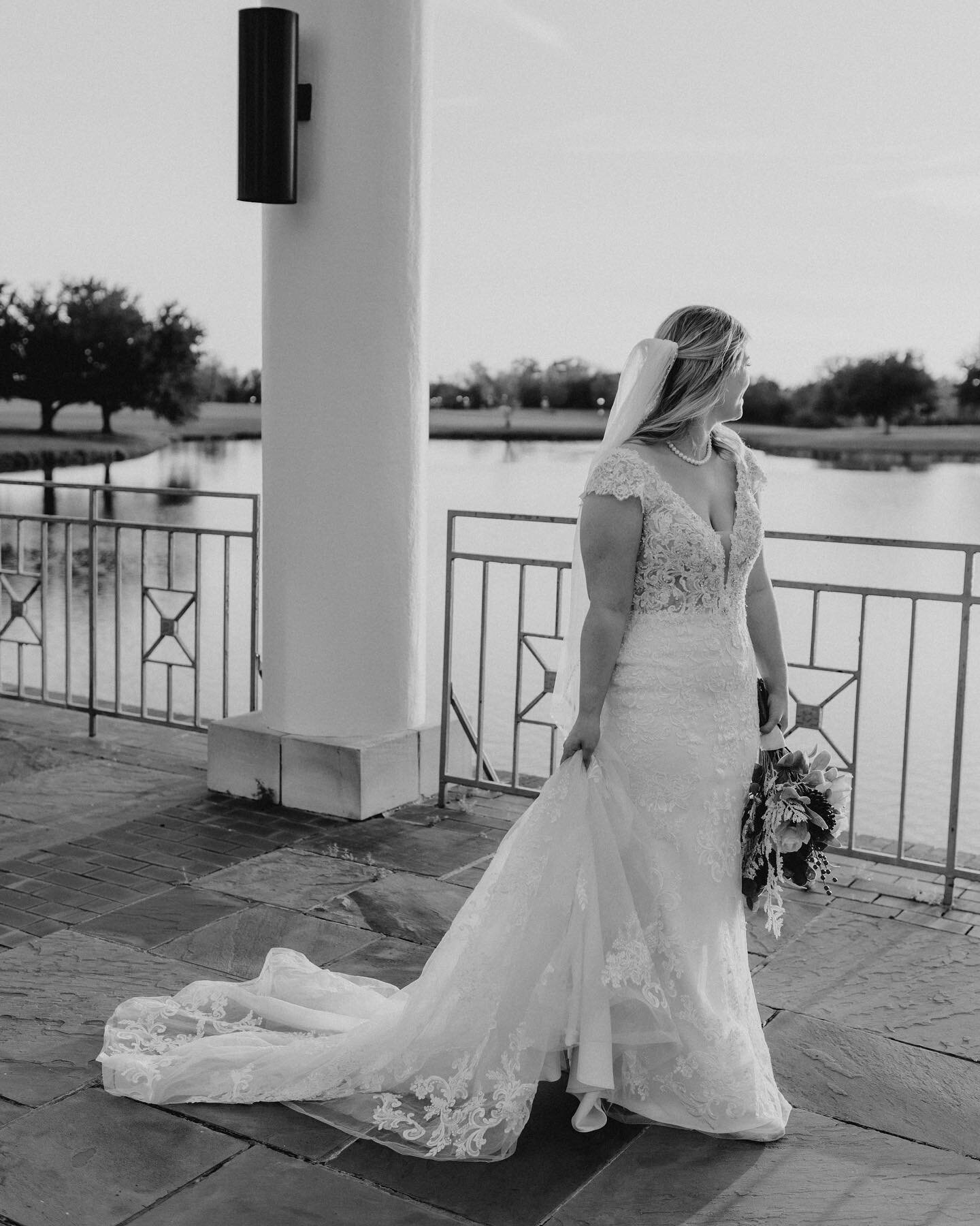 All these months later and I&rsquo;m still obsessing over @mknewton43&rsquo;s bridal portraits. 

I love when brides decide to do photos in their dress before the wedding day. With the busyness of the day, it&rsquo;s such a dream to not be stressing 