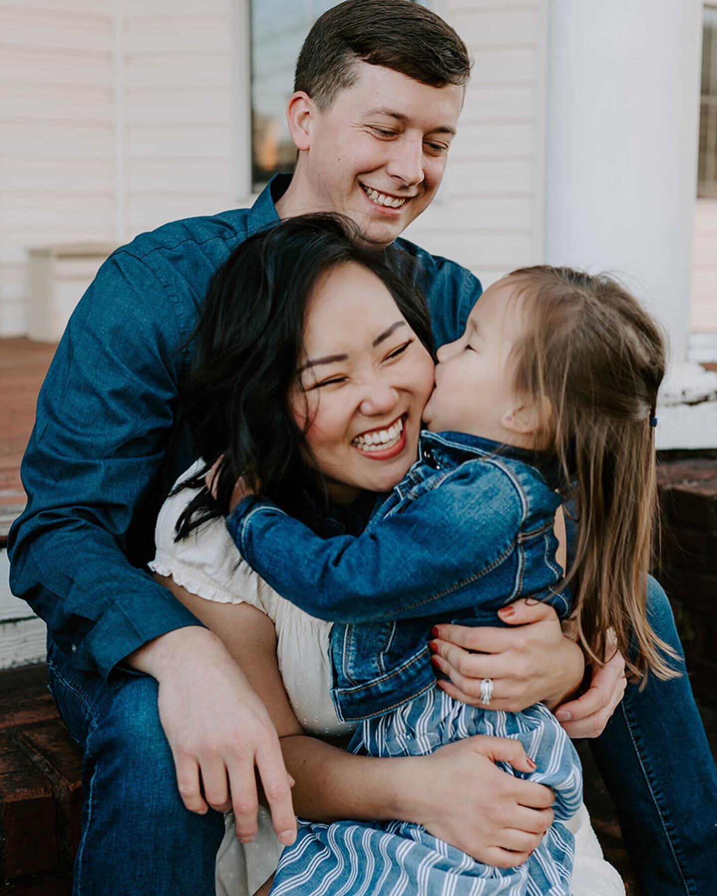 As a photographer, I've had the privilege of capturing countless family photos over the years. 📸

And every time, I'm reminded of the incredible power of these images to capture the essence of what family means. 

From the playful moments of laughte