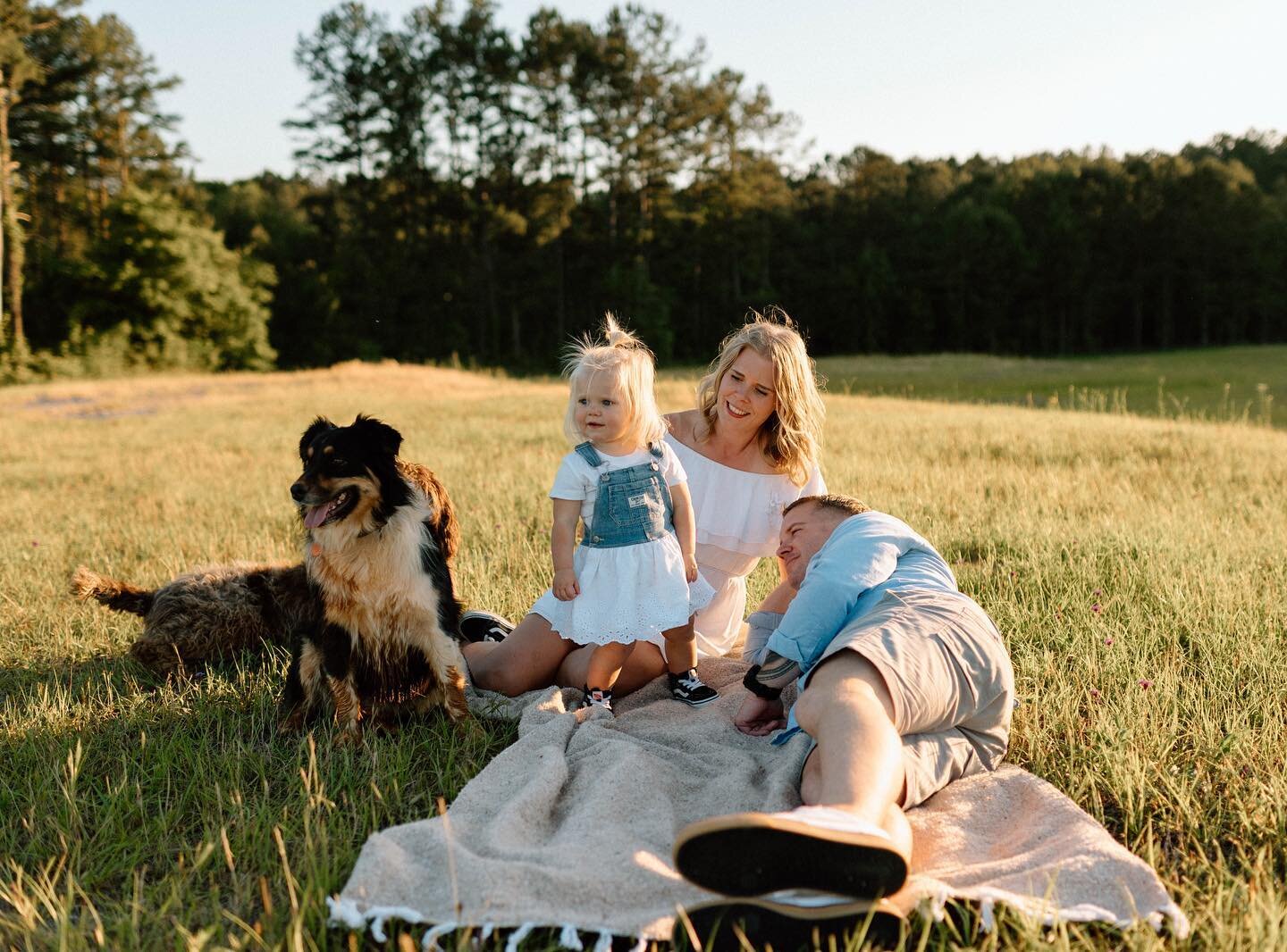 Obsessed with this family session is an UNDERSTATEMENT 

The Churches opted for a 2 hour session and boy was it so worth it!! We got to walk around together, let them play and explore, and feel zero rush. 

I love love these vibes. Sweet fams + their