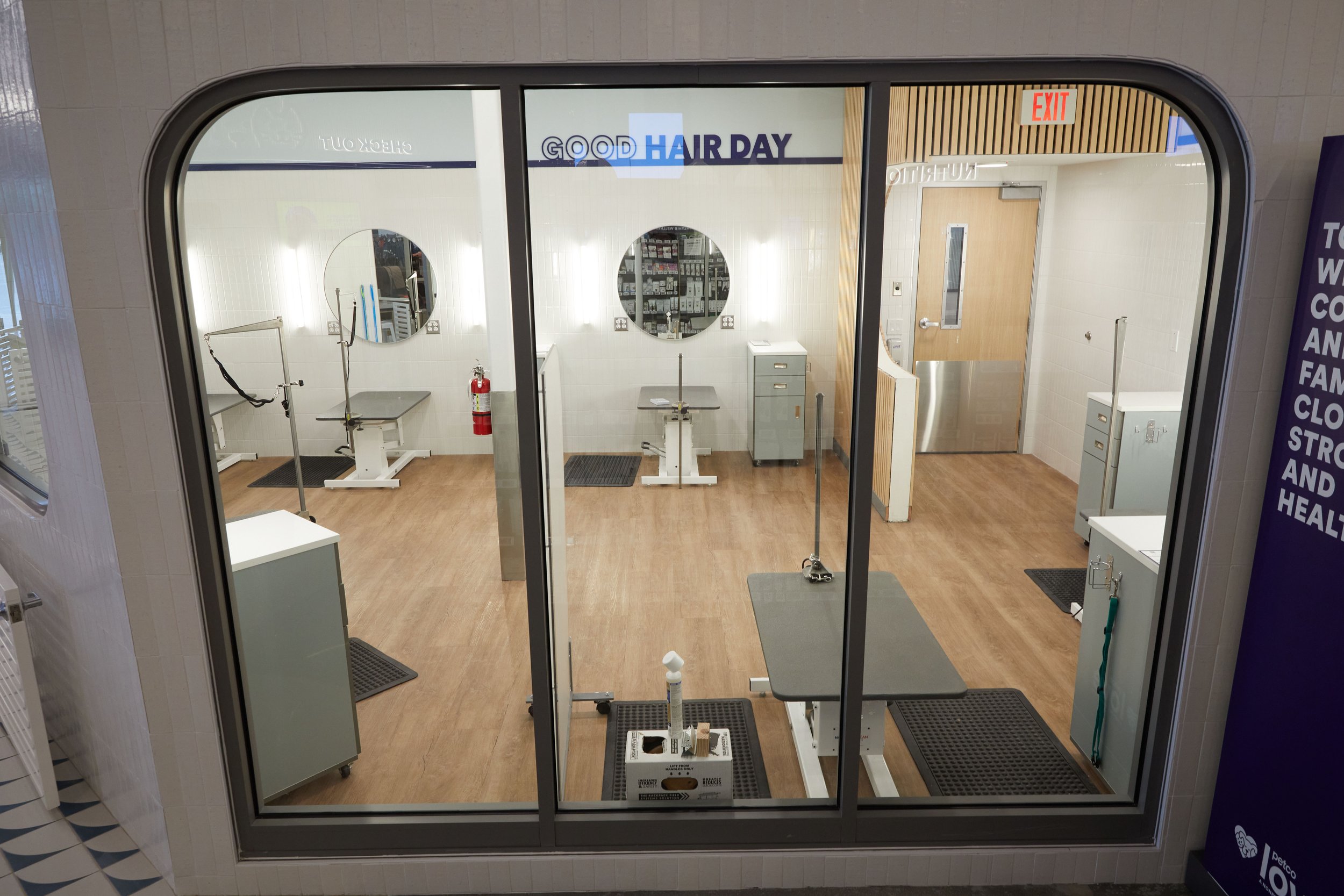 Grooming Salon Exterior