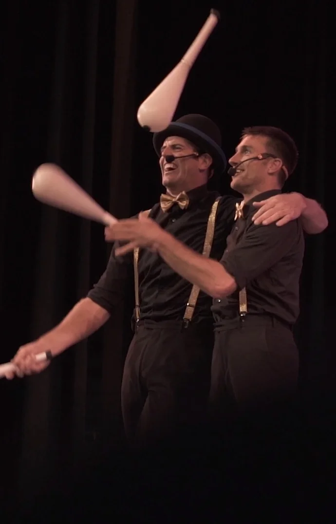 something-ridiculous-slapstick-juggling-acrobatic-act-003.jpg