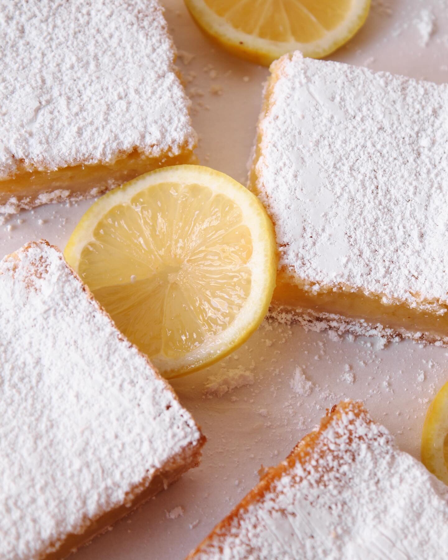 🍋LEMON BARS🍋
Buttery crust layered with our zesty lemon filling and then dusted with powdered sugar to bring it all together! The perfect dessert bar for any spring day ✨
Available daily!

#bakedon8th #bakery #nashvillebakery #nashville #nashvillet