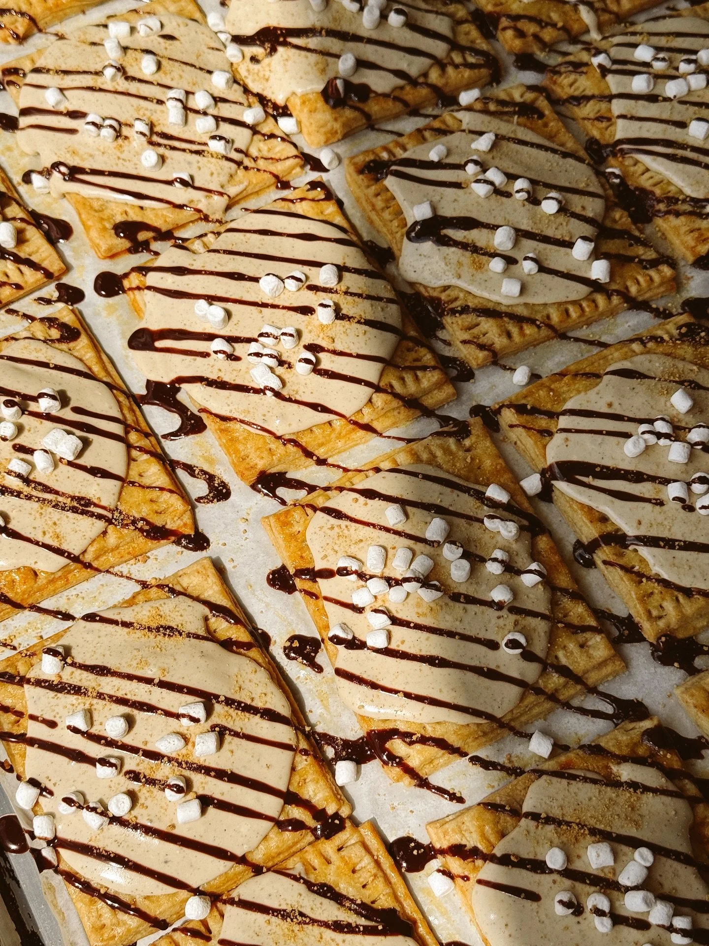 ✨ NEW SEPTEMBER SPECIALTY! ✨
As a lil pregame for our fall menu, we thought we&rsquo;d offer you guys a new flavor for a couple items: S&rsquo;mores! 🏕️🔥
S&rsquo;mores Poptart 🍂 Our buttery graham cracker Poptart crust, packed full of rich chocola