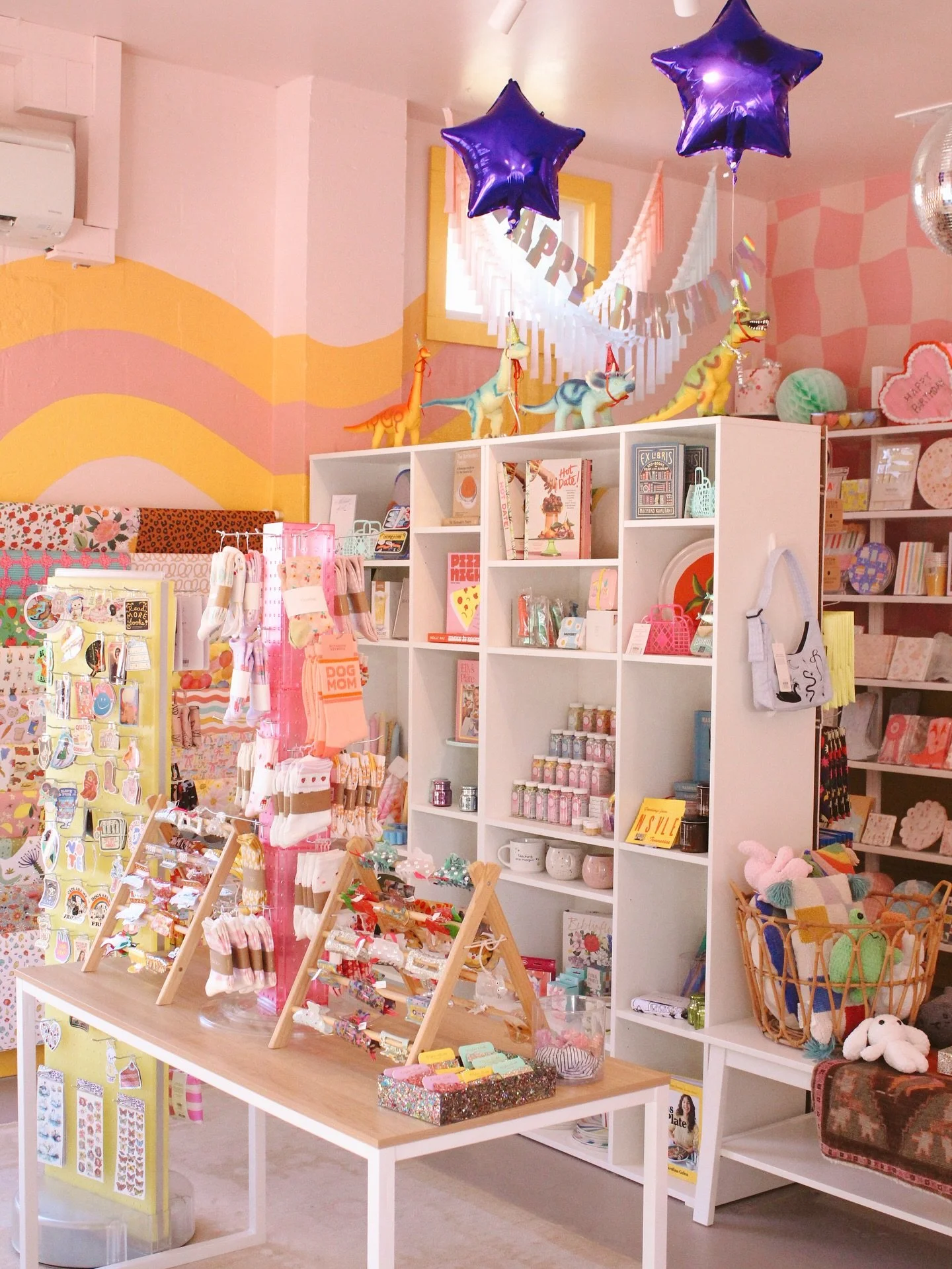 Nashville friends!! Have ya stopped by at our sister store yet? 🤩 It&rsquo;s our gift shop/party supply store that is (almost) 2 years old and is RIGHT NEXT DOOR! Come on by &amp; grab a whole cake, then head over next door to grab some party goods 