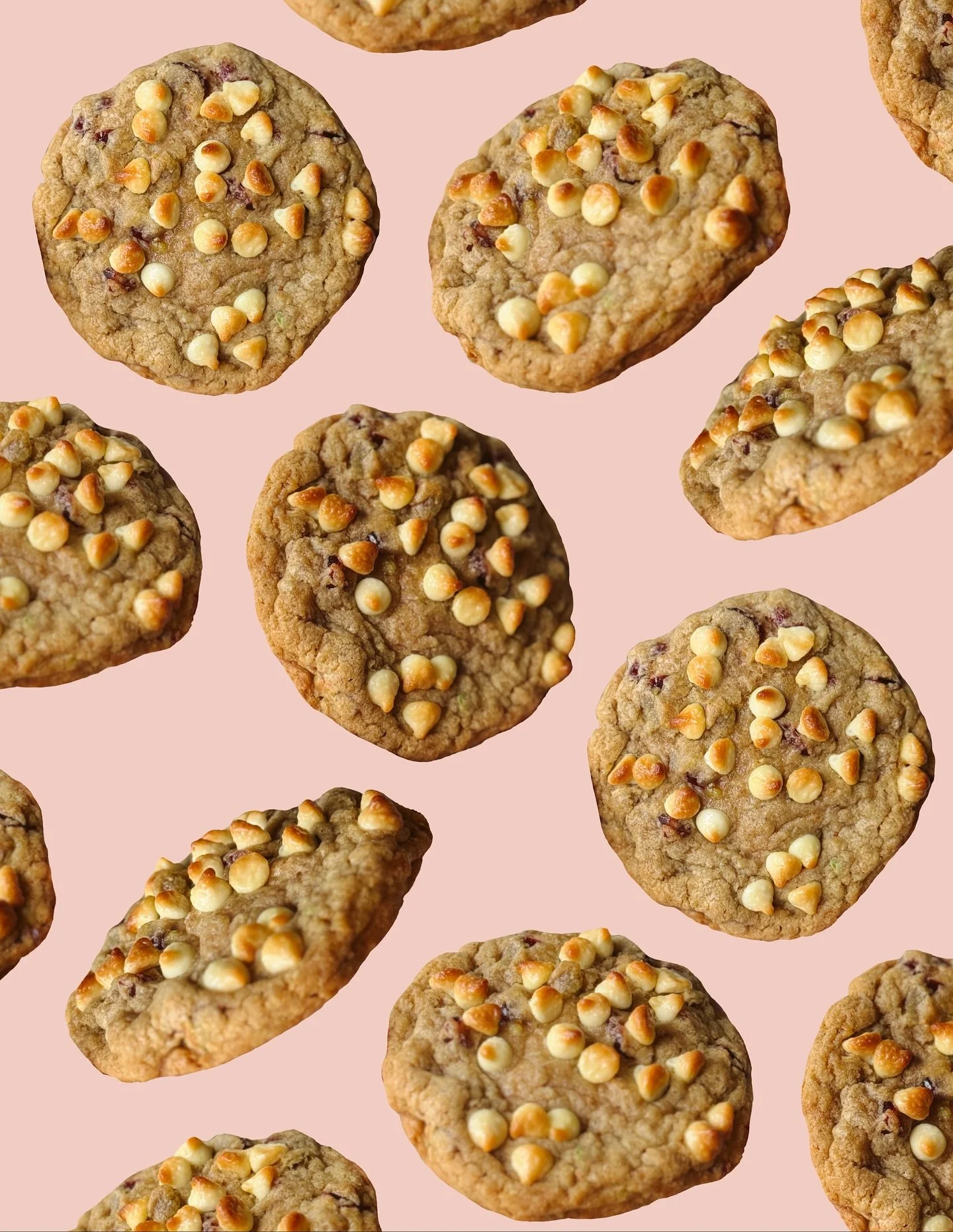 Everyone meet our new Thanksgiving treat: The Harvest Cookie! 🍂🍪👩&zwj;🍳
This is a perfectly sweet &amp; chewy spice cookie, filled with pistachios &amp; cranberries, then rolled in white chocolate chips! The ultimate holiday treat &lt;3 Come &amp