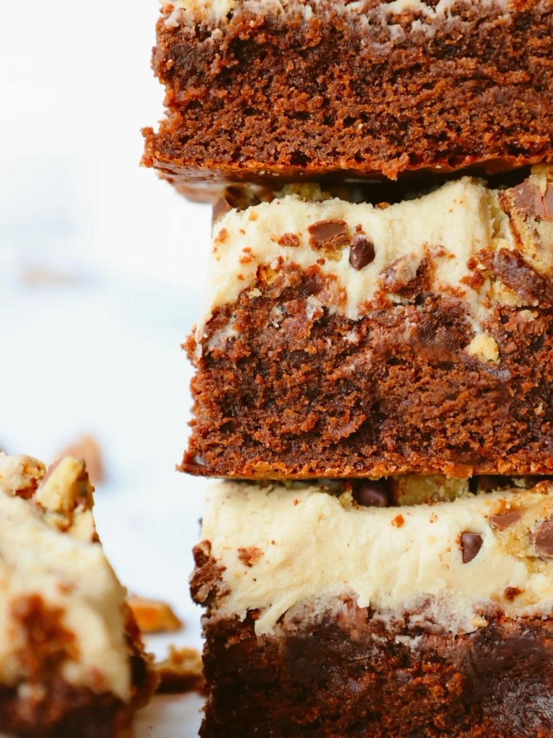 ✨🍪 COOKIE DOUGH BROWNIE 🍪✨
This one has been the fan fav of the season &amp; we are so happy you guys enjoy it as much as we do! For those who haven&rsquo;t gotten to try it yet, it&rsquo;s our classic fudgy brownie, topped w/ edible cookie dough b