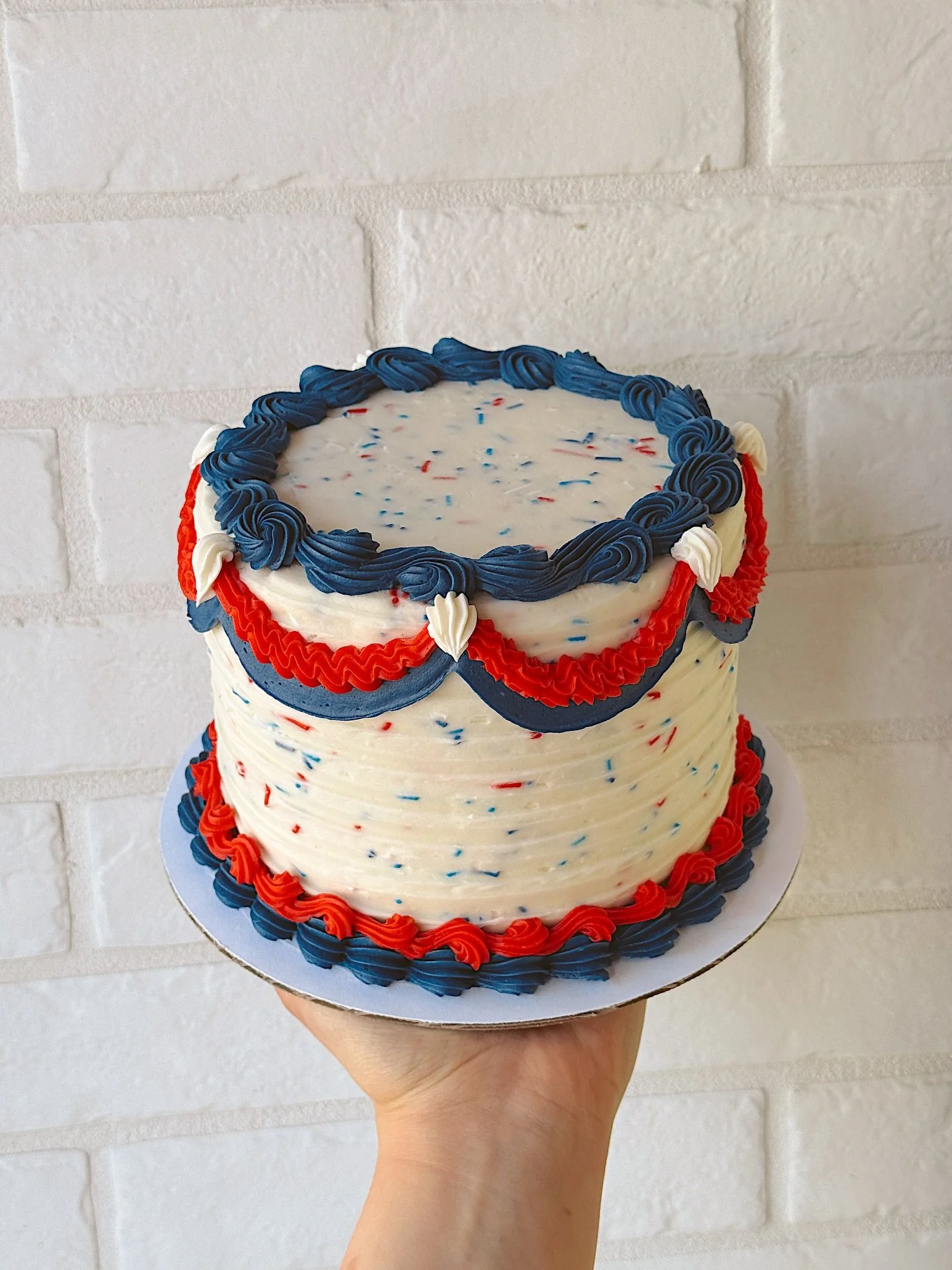BELMONT GRAD CAKES ARE HERE in both 6&rdquo; &amp; 8&rdquo; (chocolate or confetti)!! &hearts;️🤩💙 
Available for in-store purchase or online same day pickup!