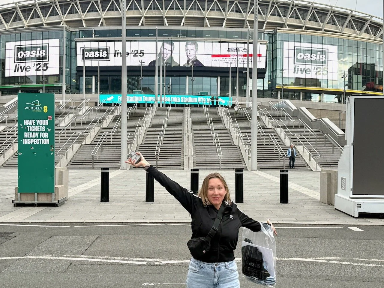 OasisWembley - 11.jpeg