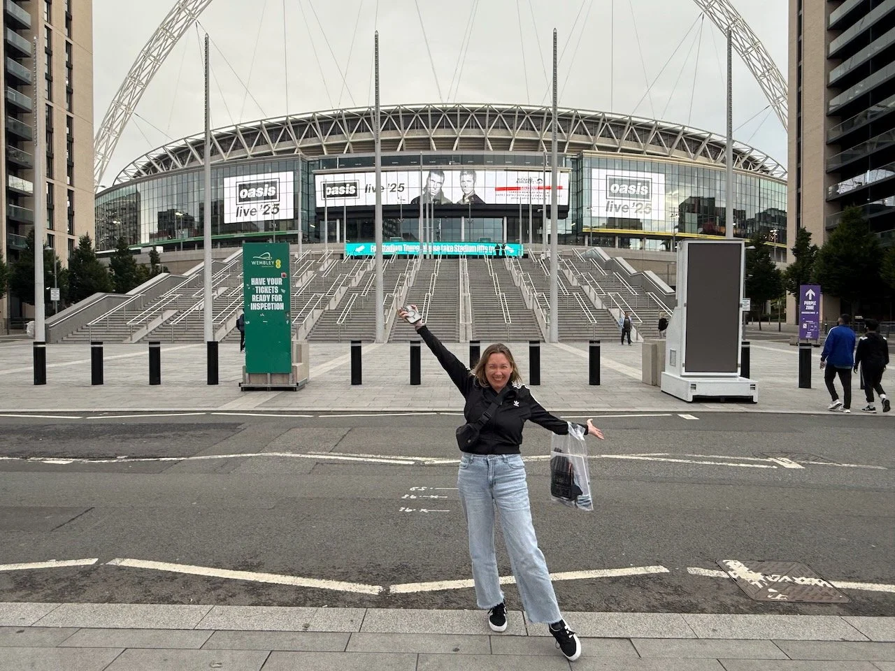 OasisWembley - 12.jpeg