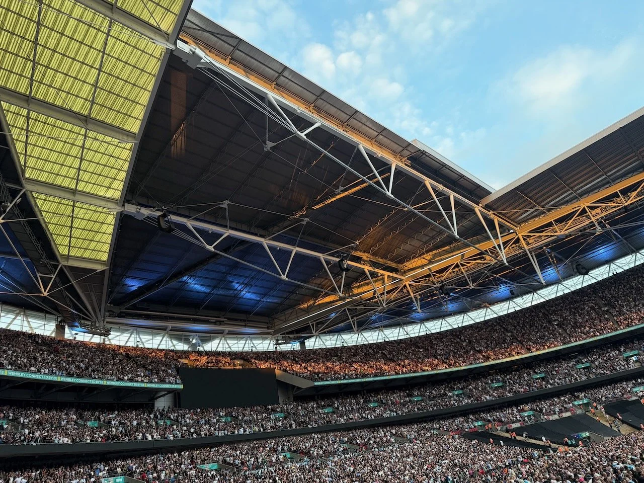 OasisWembley - 32.jpeg