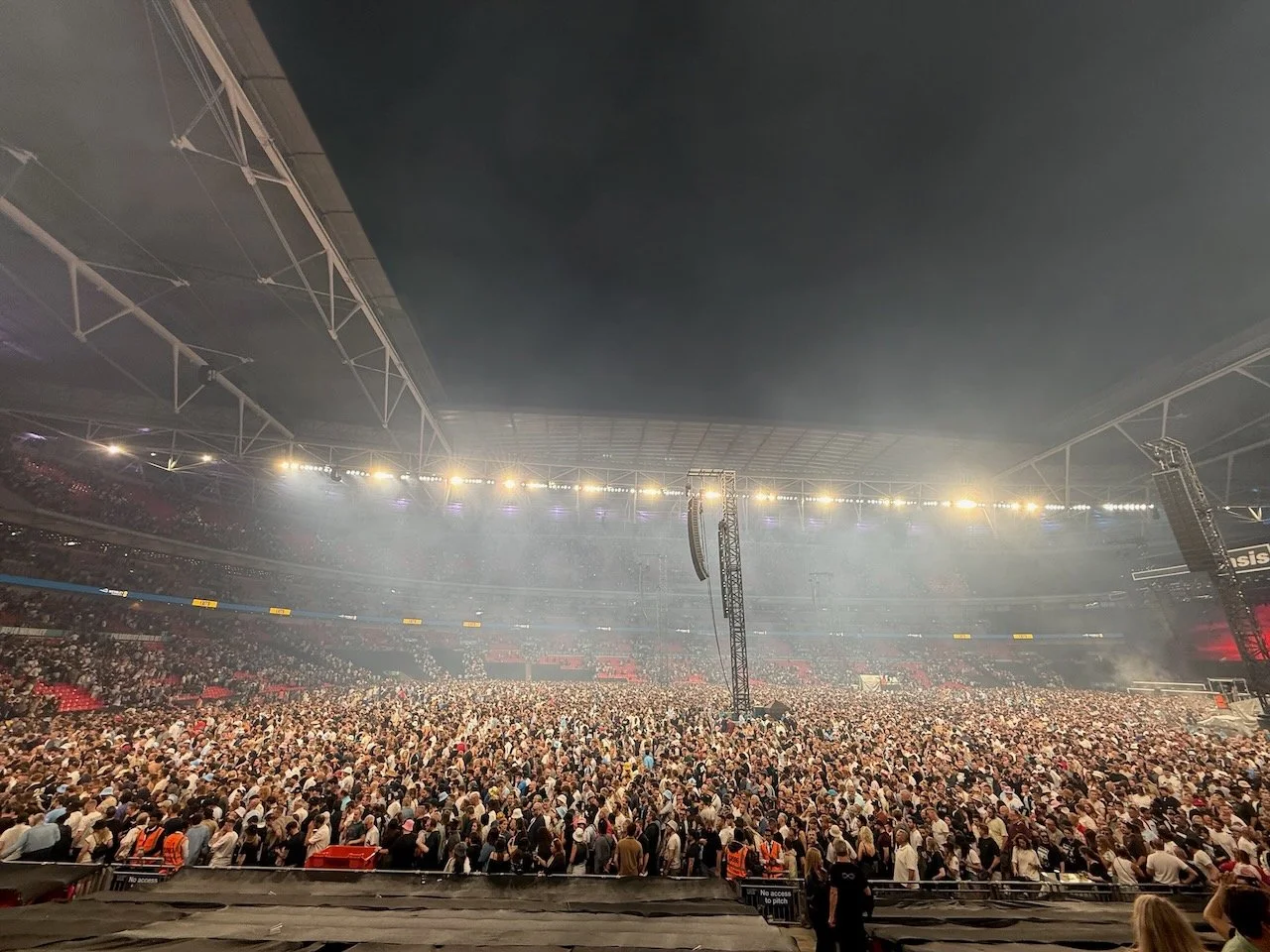 OasisWembley - 74.jpeg