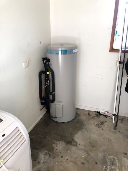 Electric hot water system