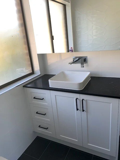 Vanity ensuite.jpg