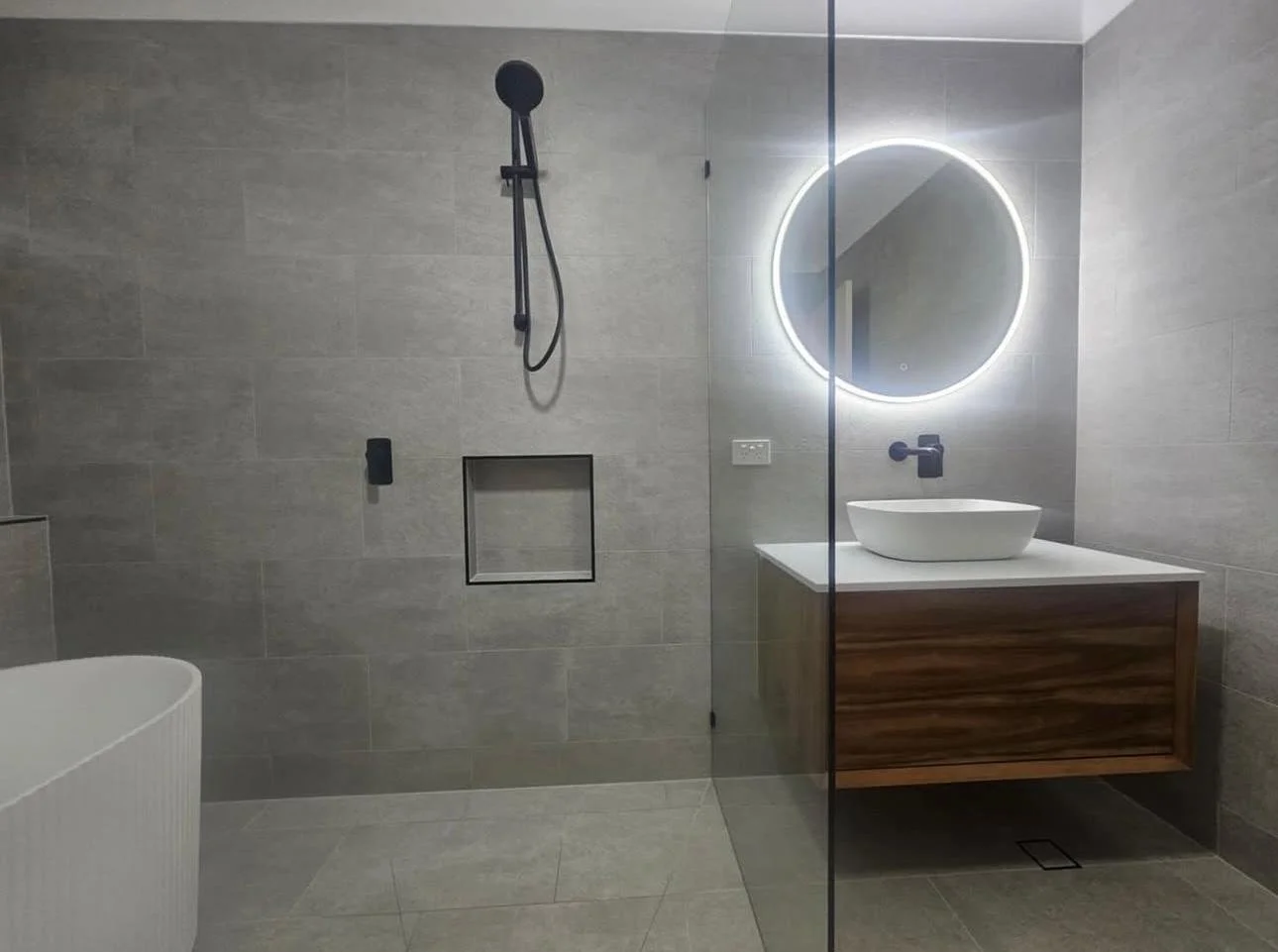 modern-bathroom-renovation-ormeau 4.jpg.jpg