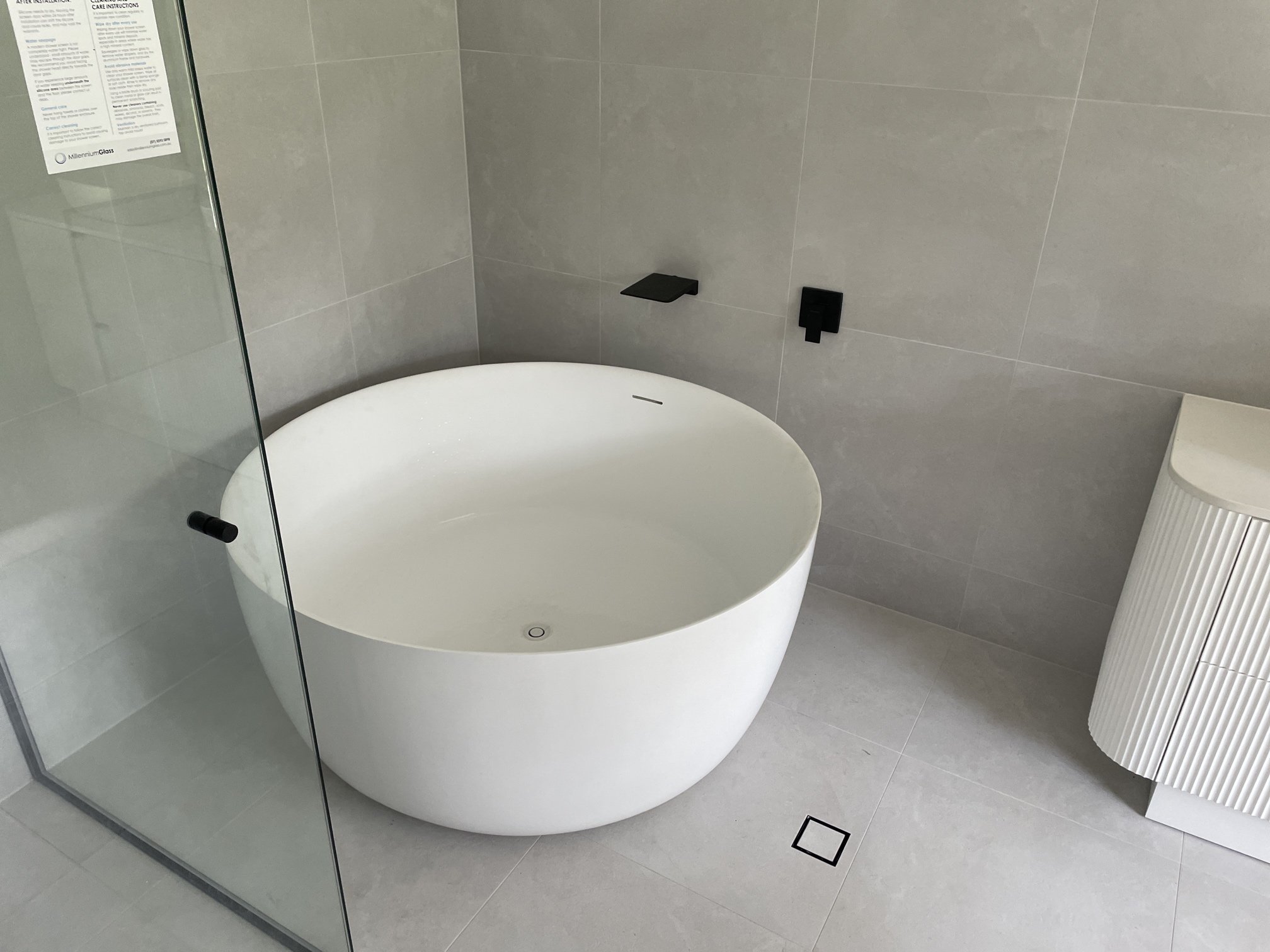 modern-round-bath-tub.jpg