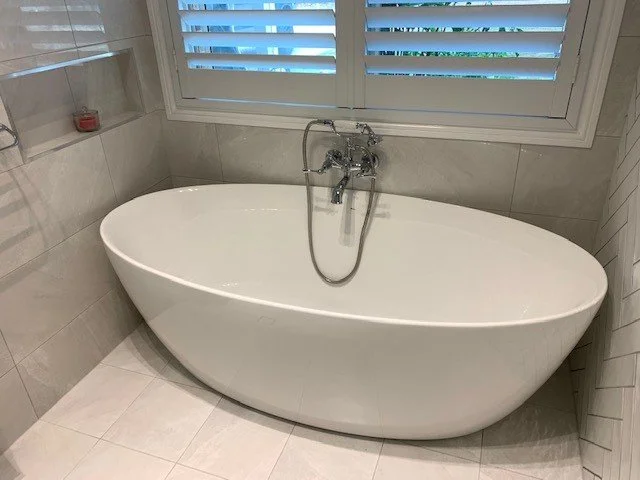 modern-oval-bath-yatala.jpg