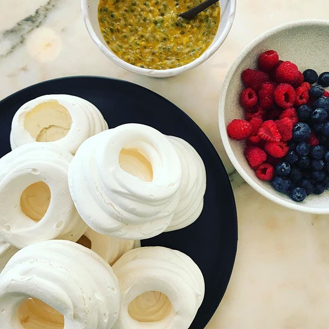 Pavlova ready .. Happy Straya Day from the gang at @plus61marrakech  #plus61marrakech #morocco #marrakech #marrakechrestaurant #australiaday #australia #guelizrestaurant #instagramfood #cleaneating #cleanfood #igfood #igfoodies #flashesofdelight #syd