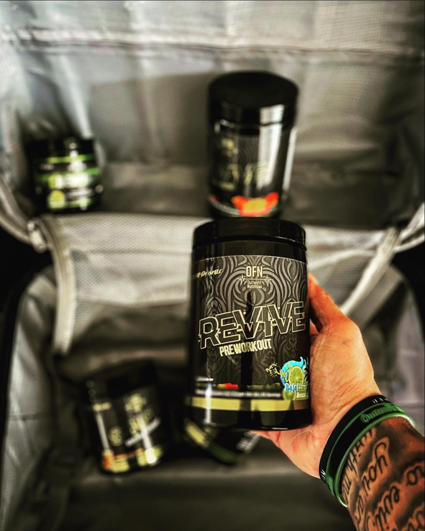 Traveling for the holidays? Don&rsquo;t forget to bring your favorite supps to stay on the grind and still enjoy yourself. 
.

We know fan favorite Rewind will be a use to many of you 😉
.

Have a safe and fun holiday with the fam and friends! 
.

Wo