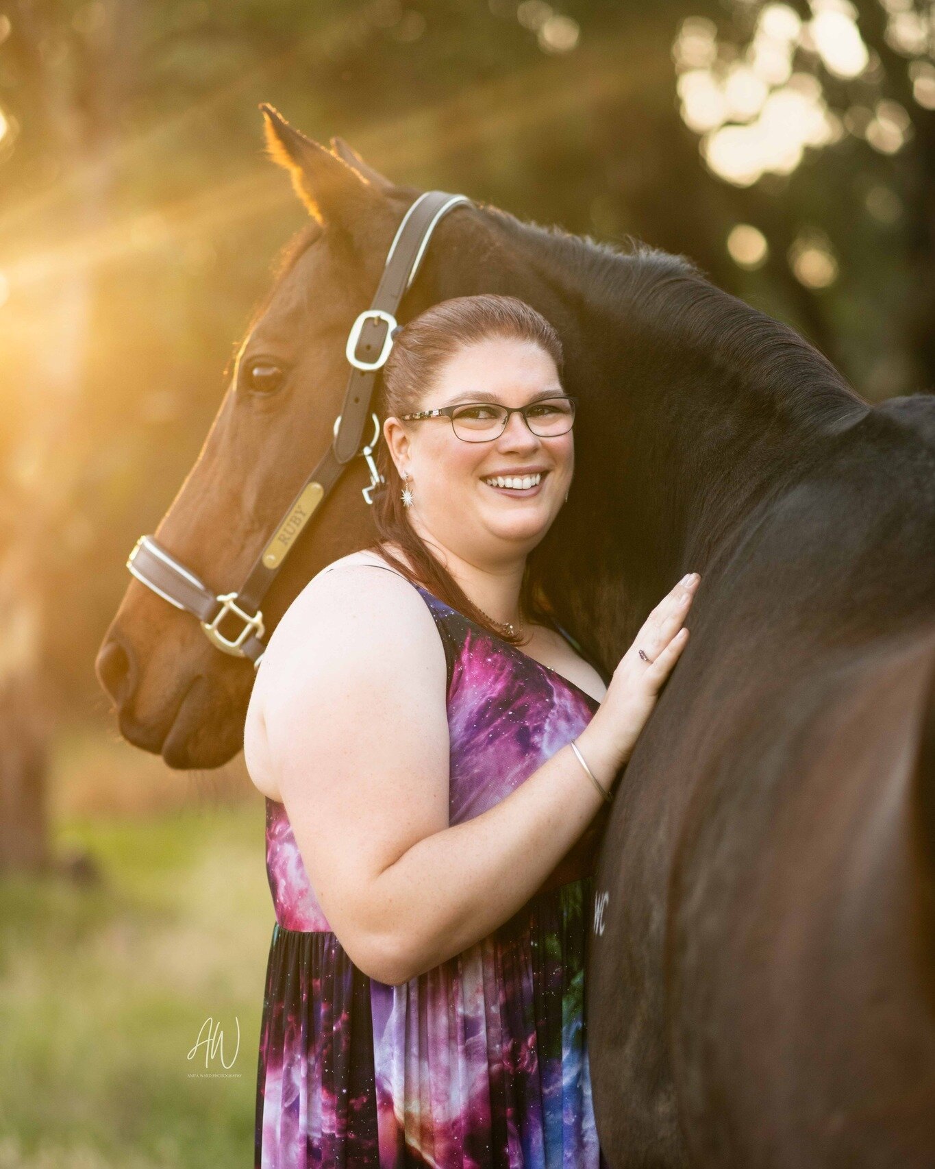 A very wholesome sneak peak for Sarah, of her 22yo mare Ruby from their session on Saturday.
⁣
I have had the absolute pleasure of knowing both Sarah and Ruby for a few years now. Ruby and my boy Lek were paddock neighbours, and despite Lek throwing 