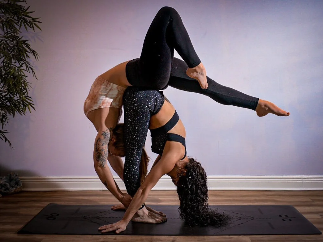 Trust = the act of balancing your ass on your friends ass 😘 @rachelle.roams