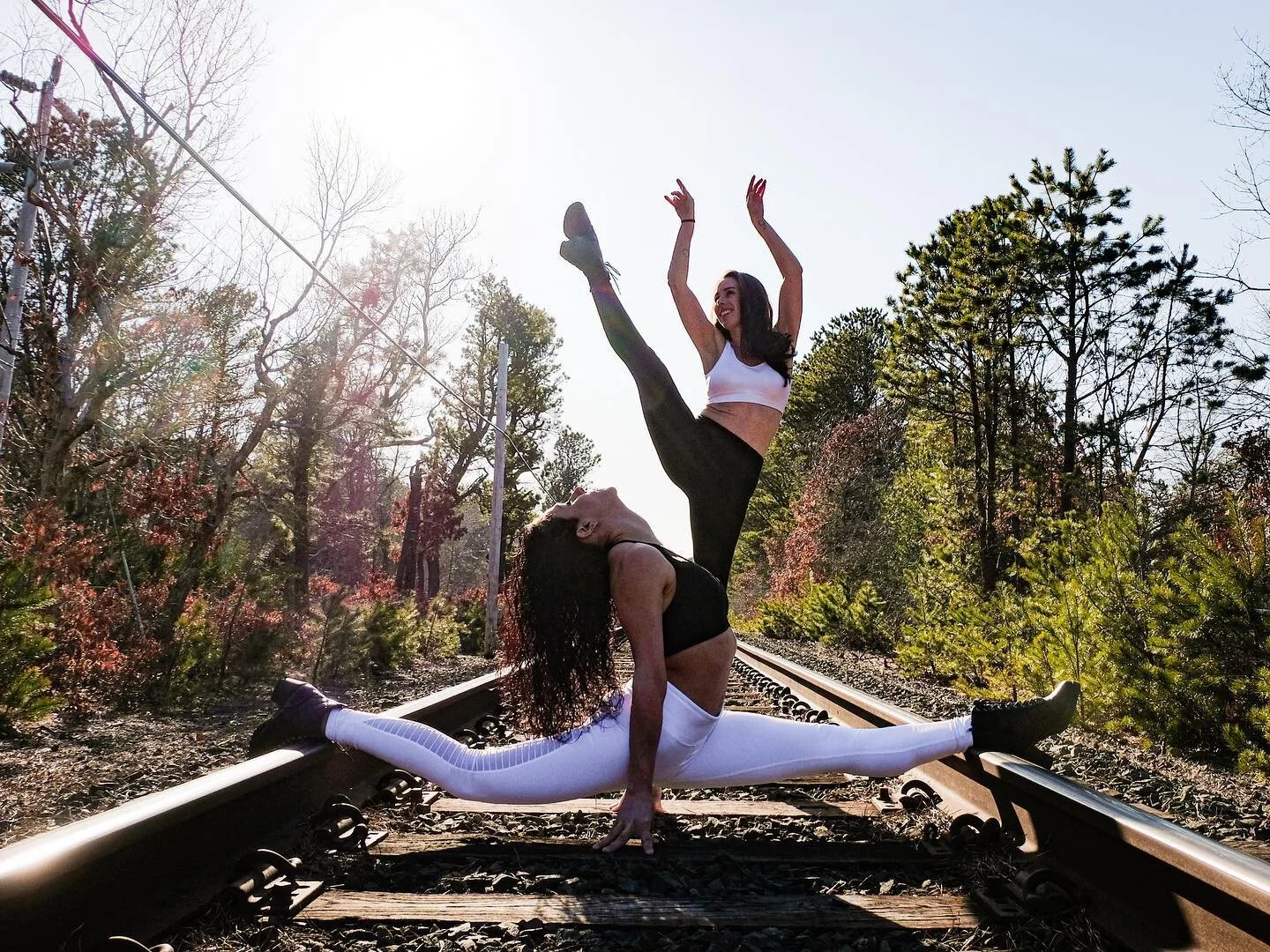Grown ups = when playing on train tracks becomes art not danger 😂🤣
@gailbaranello wanna have ice cream for dinner with me this week? Breaking all the rules 😘
💃🏻 @gailbaranello 
🧘🏻‍♀️ @min.bruno.vibes 
📷 @adambaranello 
🛤edit by me
