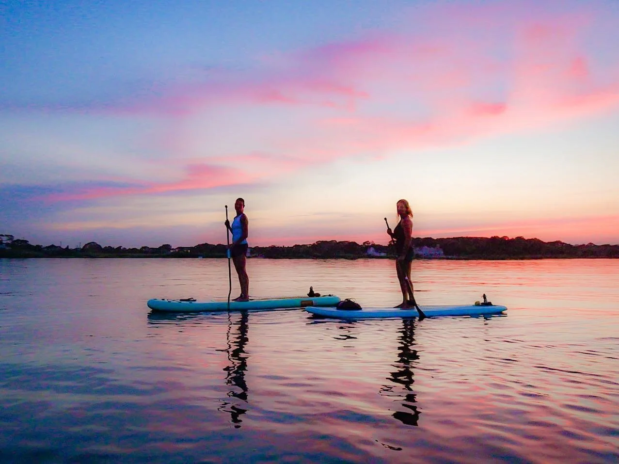 Cotton candy skies, walking on water, laughing with friends, watching sunsets...living. 
#longislandvibespaddletribe #standuppaddleboarding #sup #supyoga  #eastendli #omg_longisland #summernights #supconnect #suplove