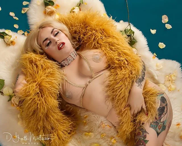 Let&rsquo;s try this again.... this is me resting up for @pepperandbonespresents on Friday at @crushbarpdx 💋💋we have a star studded lineup including @luzdelaconchapdx 🦋 @rocketqueenburlesque 🌟 and @_lady_dri_ 💫 ticket link is in my bio, see you 