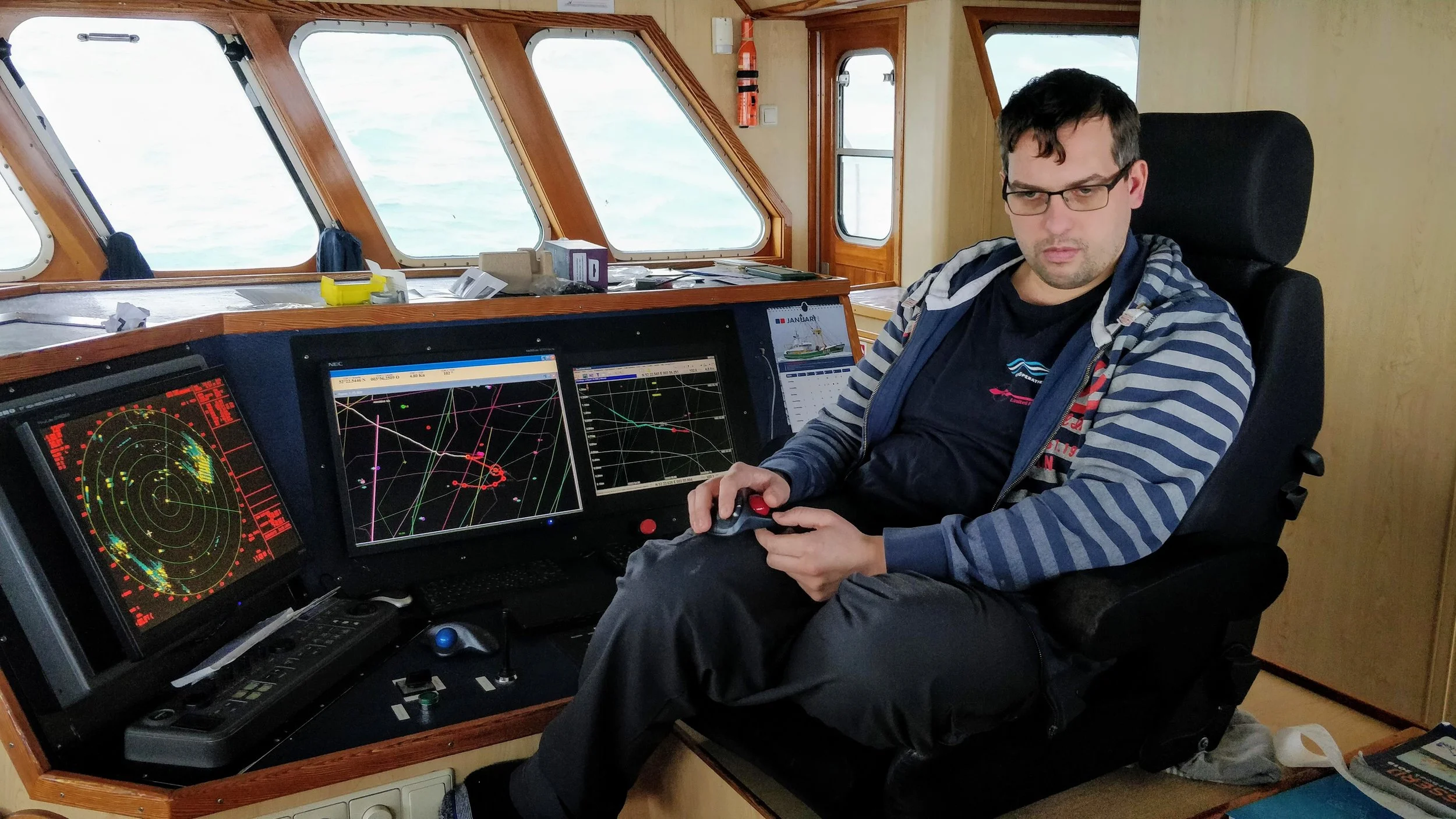 Schipper Hans zet de route uit voor de volgende trek.