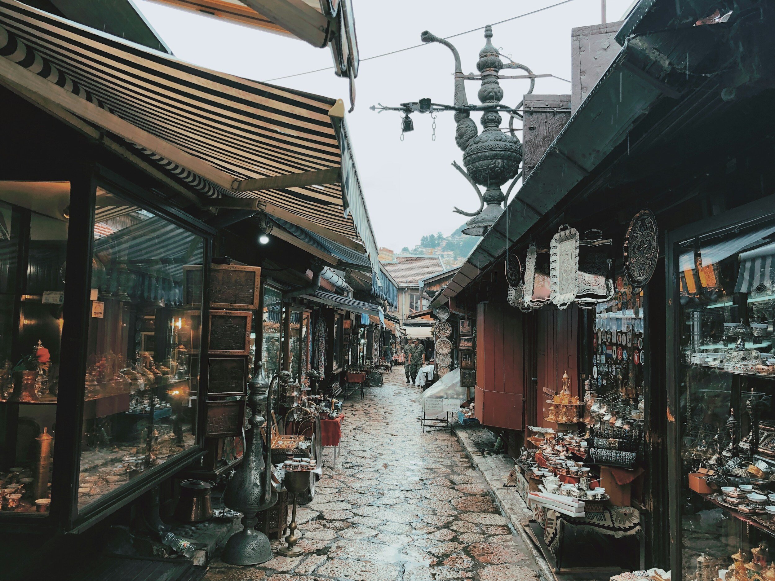 Business models of data marketplaces