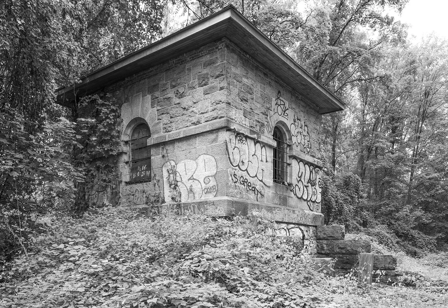 Weir Structure, Old Croton Aqueduct, Tibbetts Brook, 2023.jpg