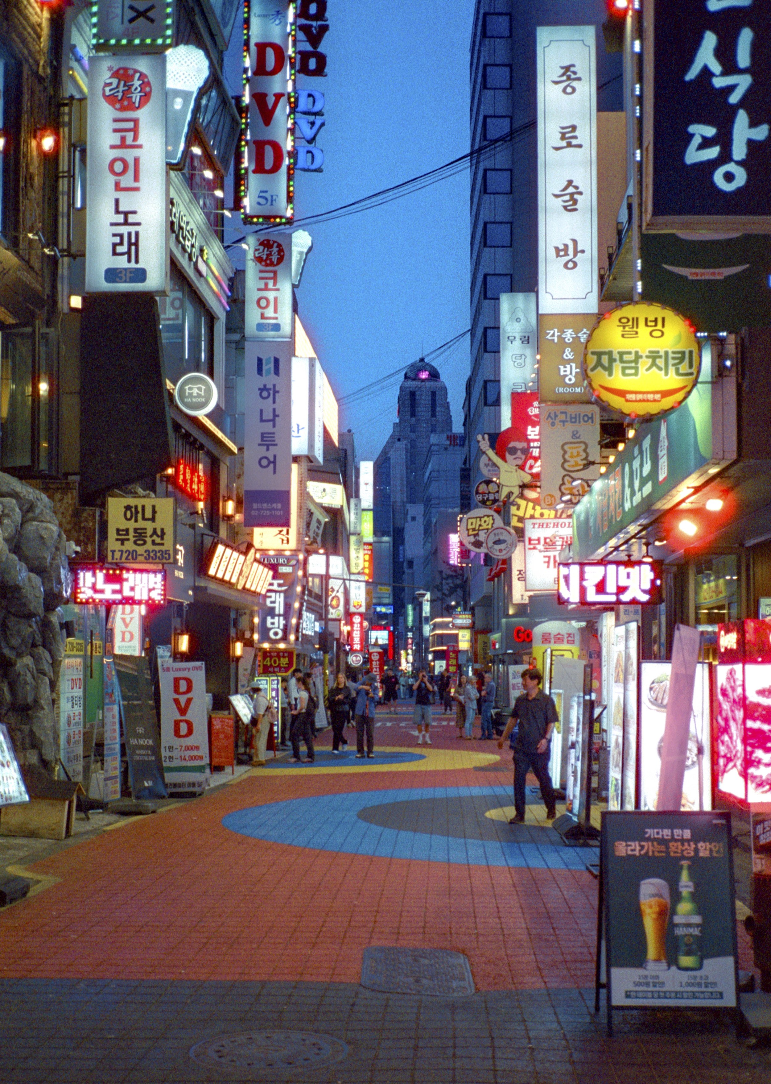 Cinestill 800T Seoul.jpg